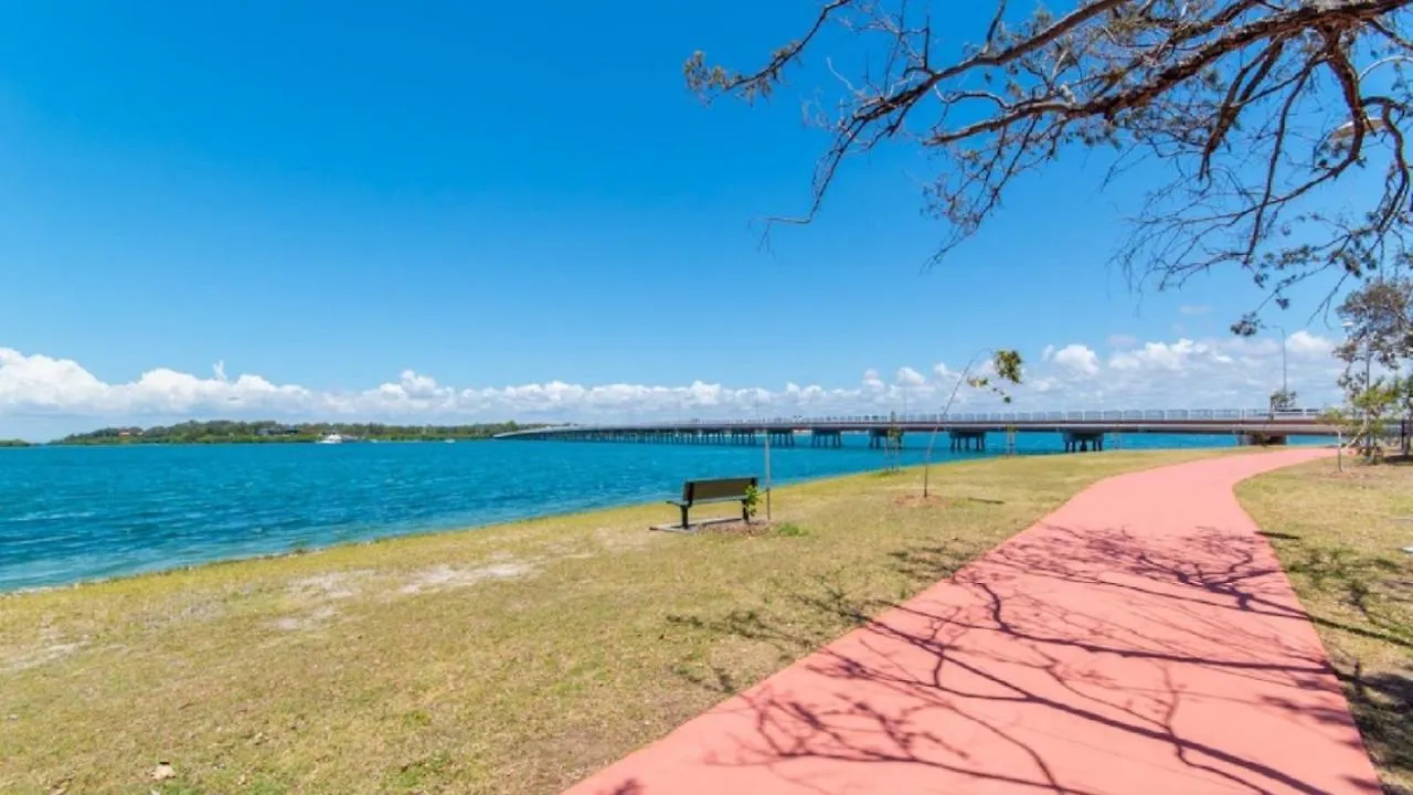 Everything You Need Including A Pool! Karoonda Sands Apartments Bongaree Holiday home