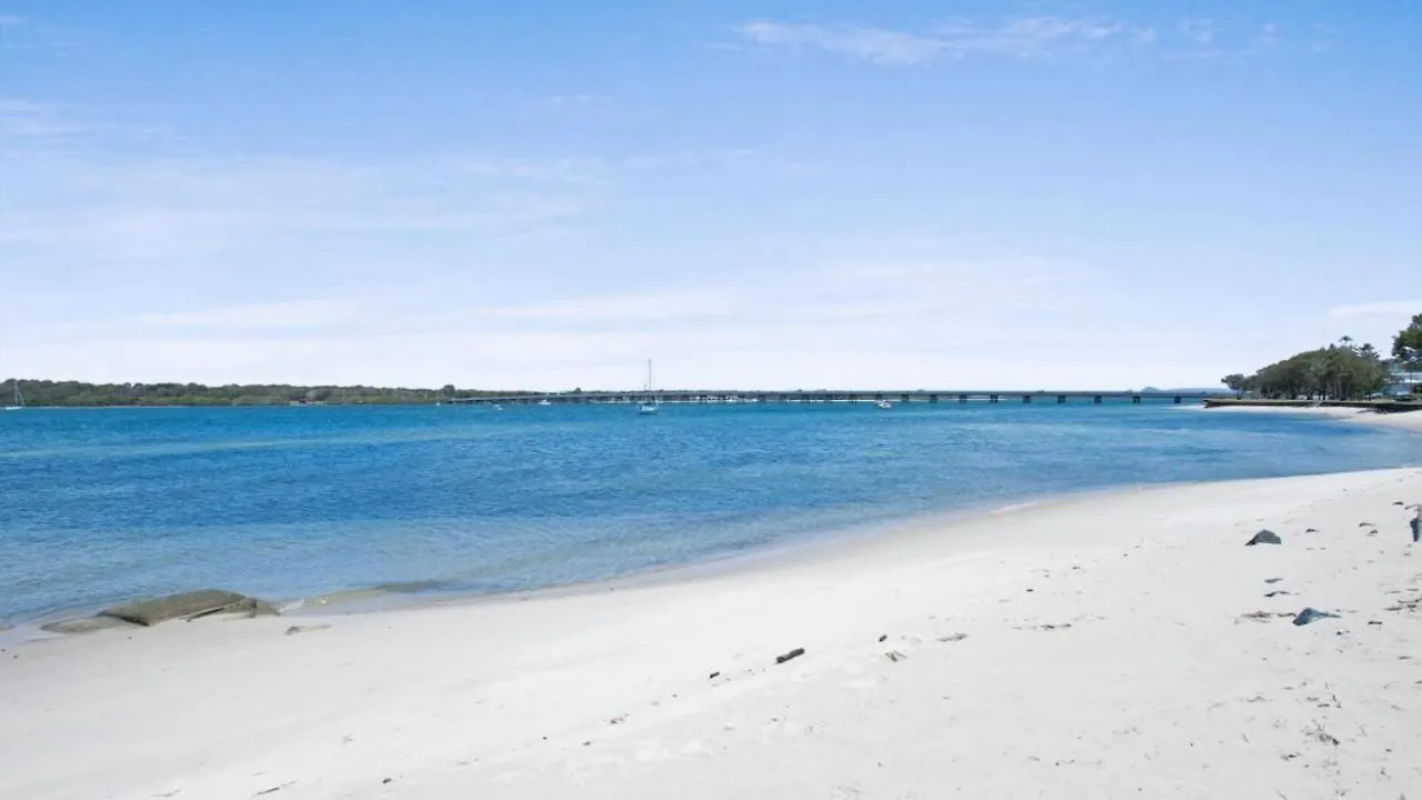Everything You Need Including A Pool! Karoonda Sands Apartments Bongaree Holiday home
